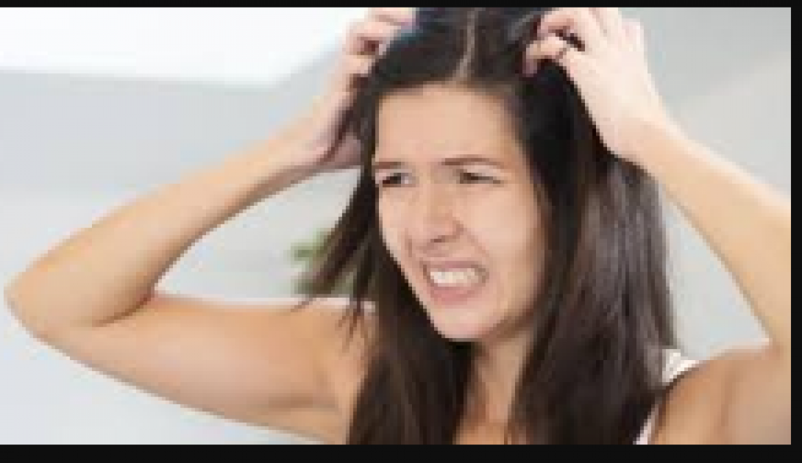 Follow these simple home tips to get rid of dandruff