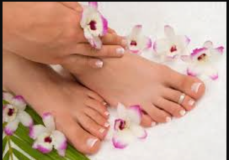 Follow these home remedies to make feet beautiful and soft