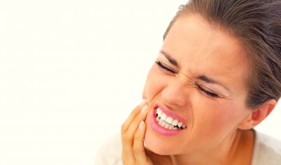 सेंसेटिव दांतों को इग्नोर करना पड़ सकता है महंगा