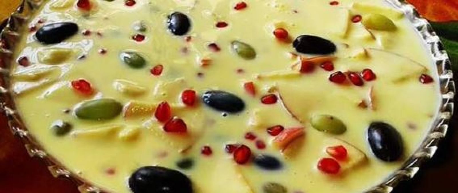 Eating fruit custard in the heat, the method of making is very easy