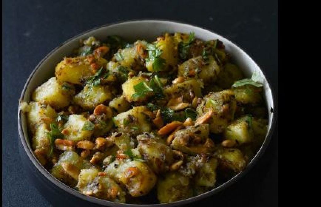 If you want to eat chapatti in the fast, then make potato peanut chaat