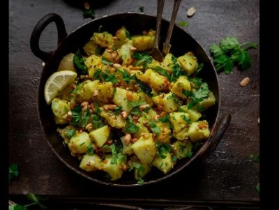 If you want to eat chapatti in the fast, then make potato peanut chaat