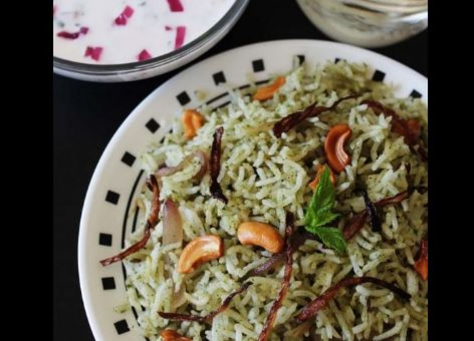 Make and feed mint rice to family members in summer