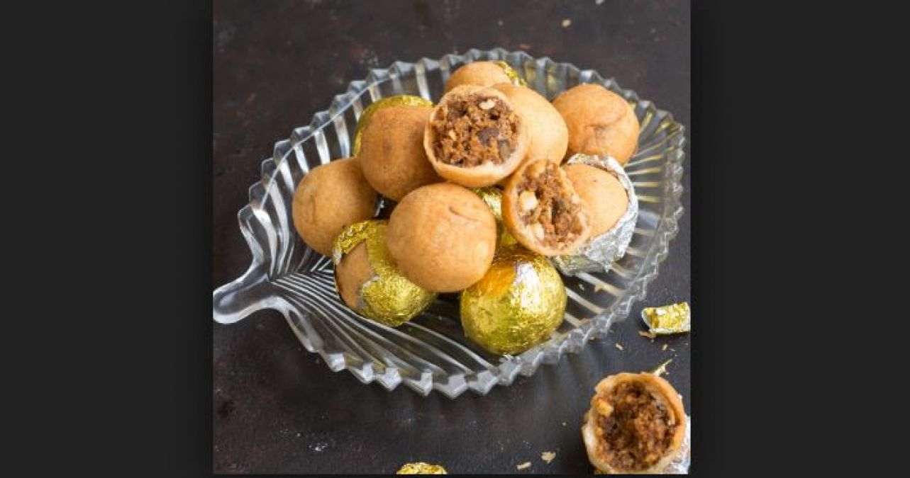 Make this special Cashew and Pistachio Sweets Rolls on Rakshabandhan