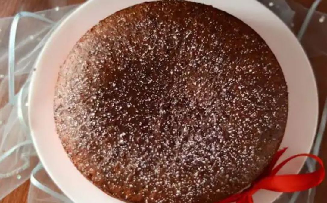 Christmas: Make homemade eggless chocolate cake in pressure cooker