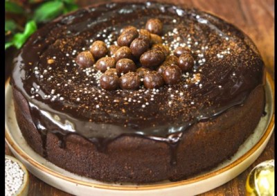 Christmas: Make homemade eggless chocolate cake in pressure cooker