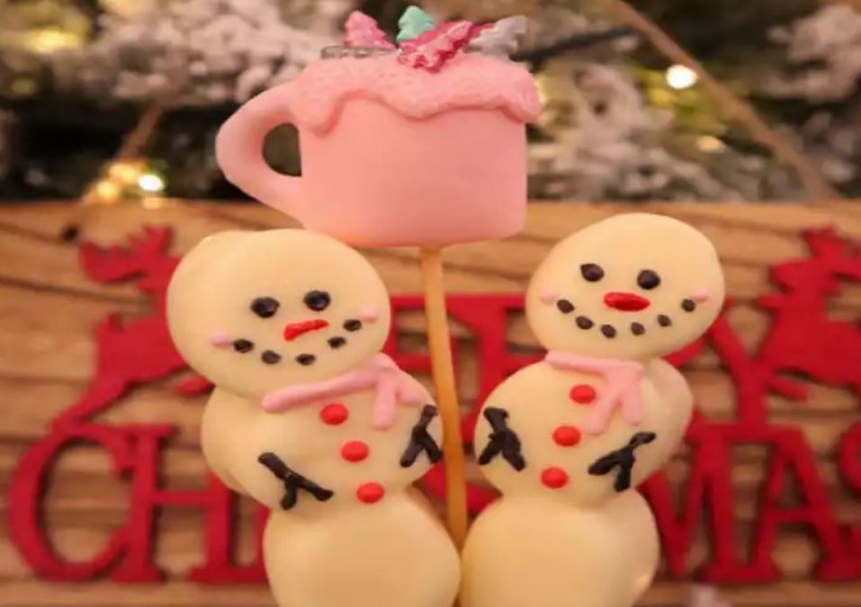 Marshmallow pop is very easy to make today at Christmas