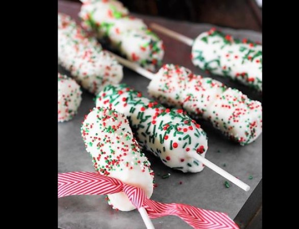 Marshmallow pop is very easy to make today at Christmas