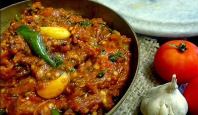 Be sure to make brinjal stuffing in the cold, from old to child will be happy to eat it.