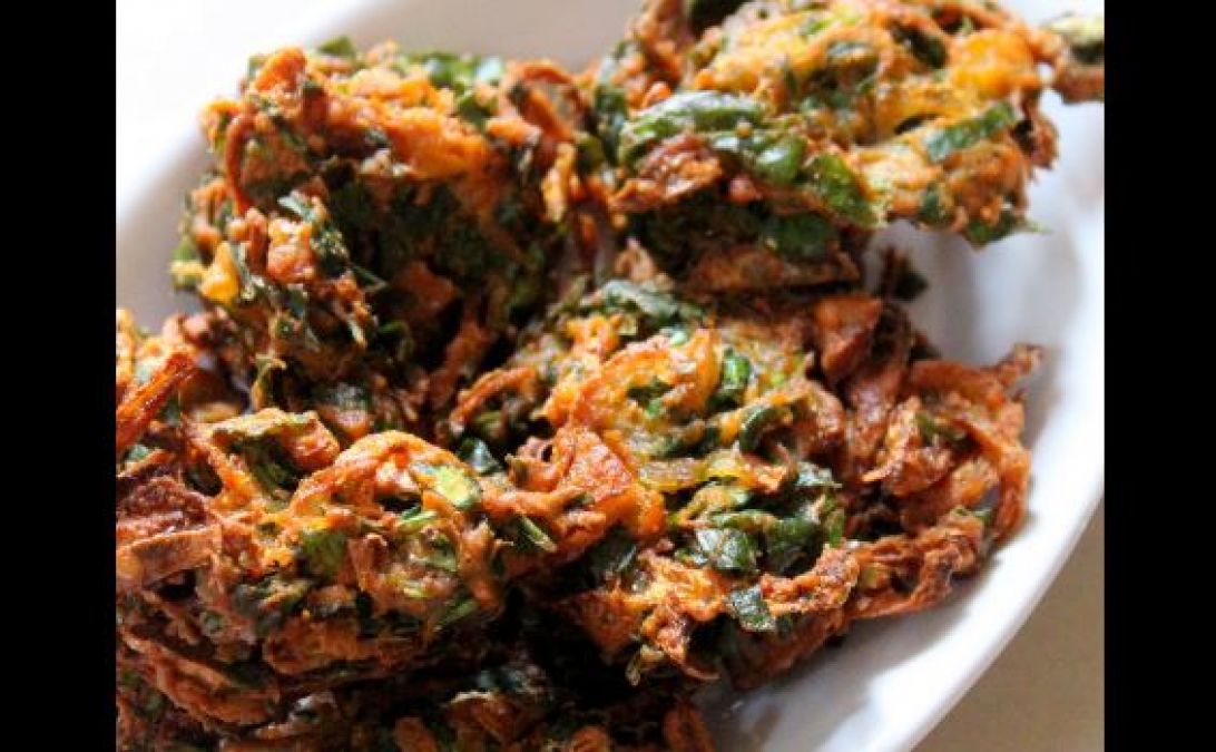 Want to feed something different to family members, then definitely make spinach potato pakoras