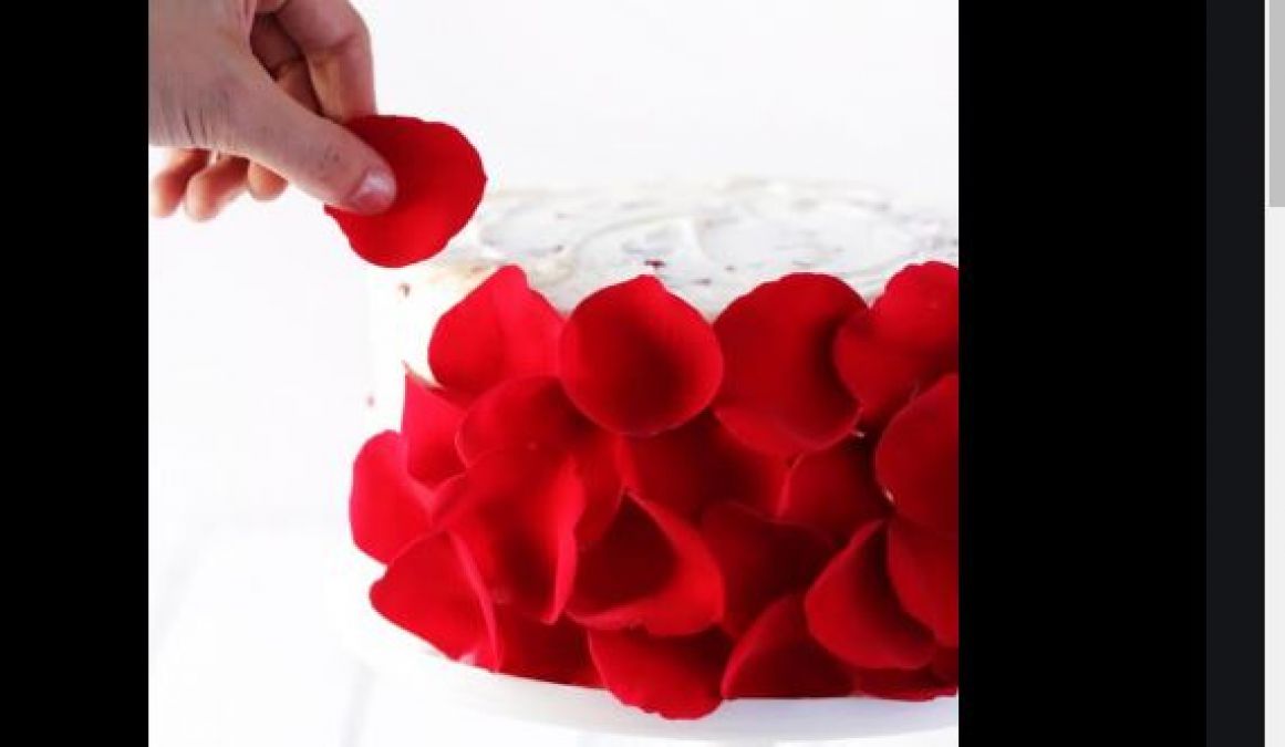 Rose Day: This special cake for your partner today