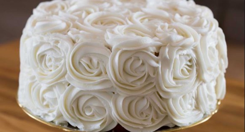Rose Day: This special cake for your partner today