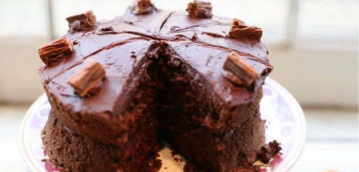 खुद से बनाये चॉकलेट स्पंज केक