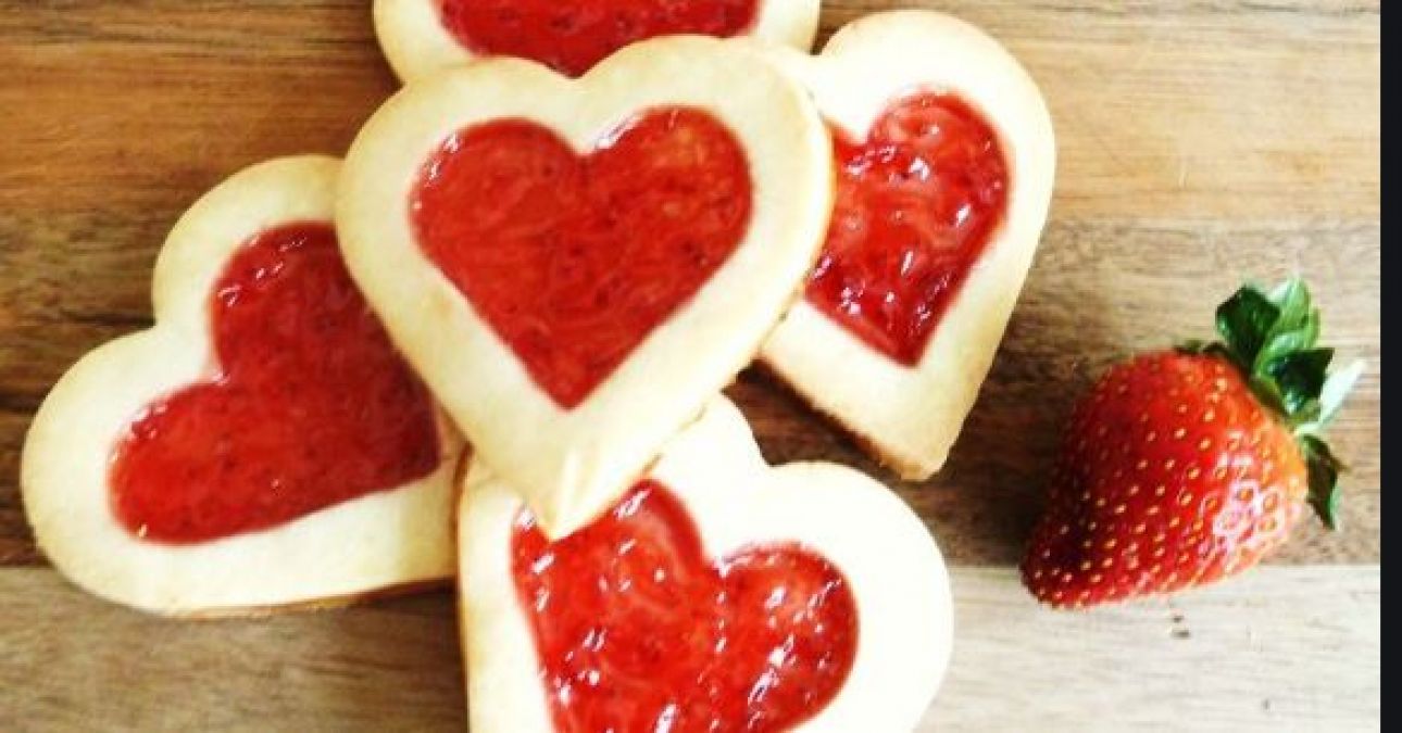 Valentine's Day: Make heart shape biscuit to make your partner feel special