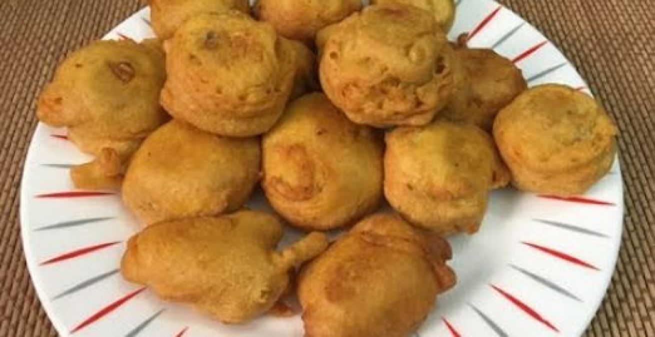 Eat Vada potatoes of water chestnut flour made during fasting