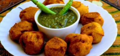 Eat Vada potatoes of water chestnut flour made during fasting
