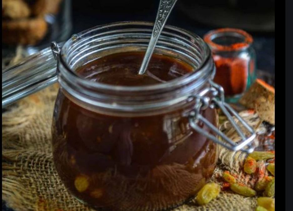 If you are fond of sour-sweet chutney, then make tamarind and date chutney