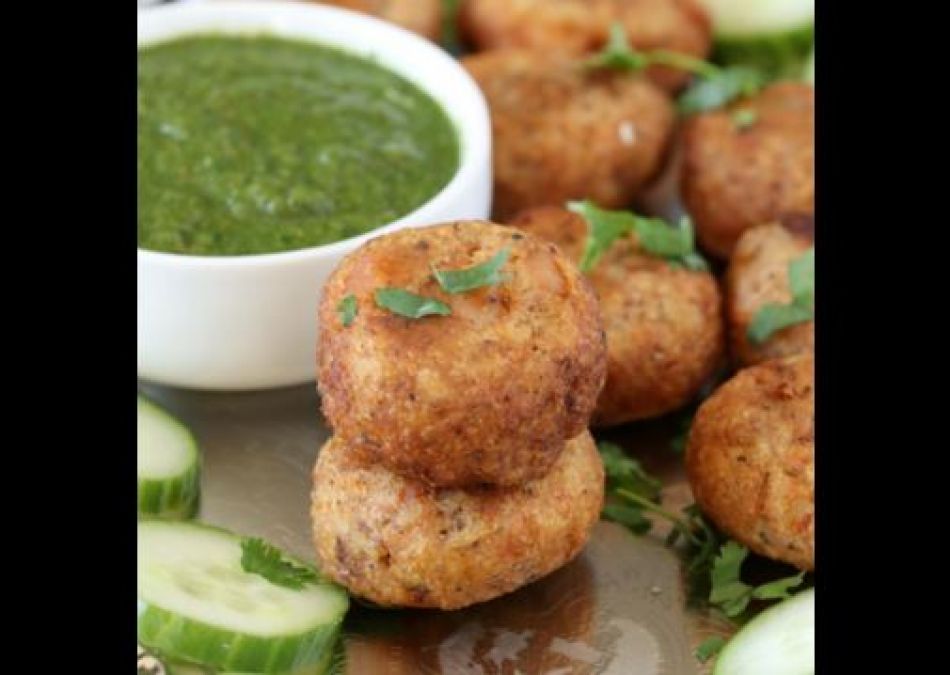 Don't want to eat sago in fasting, then make raw banana Tikki