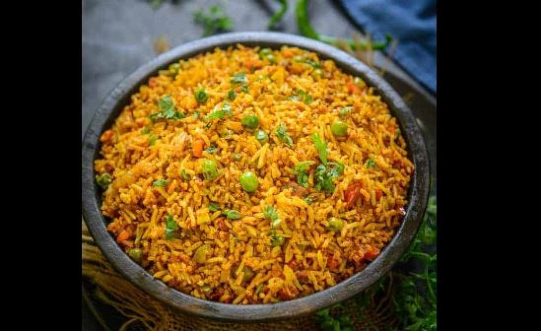 If you are fond of street food, make tawa pulao in Mumbai style today