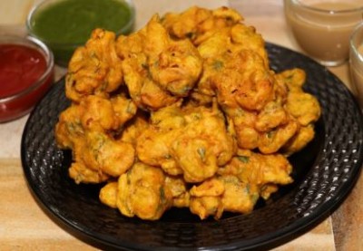 Make delicious Pakoras at home during the rainy season