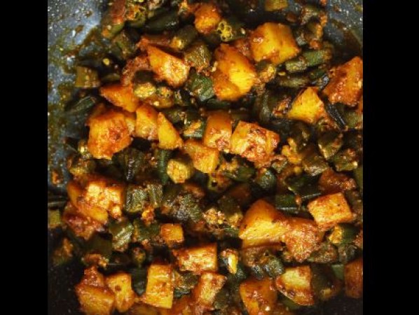 Cook Potato-Ladyfinger curry instantly in this way