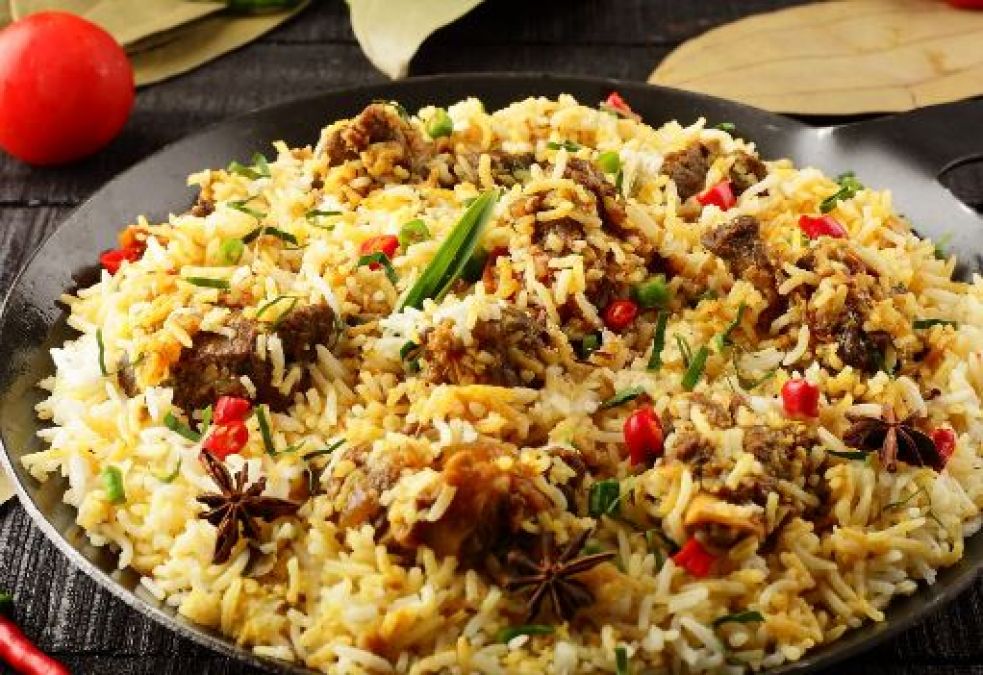 If you are fond of eating non-veg, then made mutton pulao today.