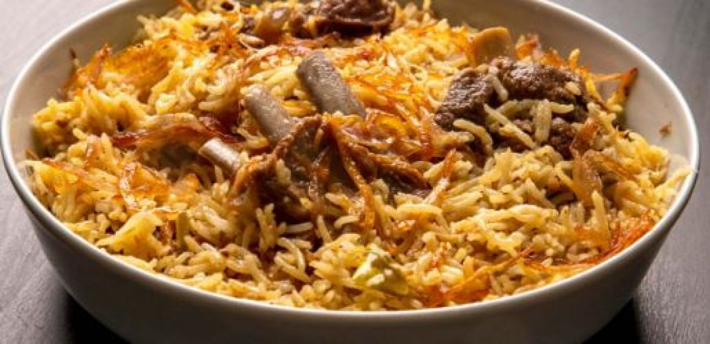 If you are fond of eating non-veg, then made mutton pulao today.