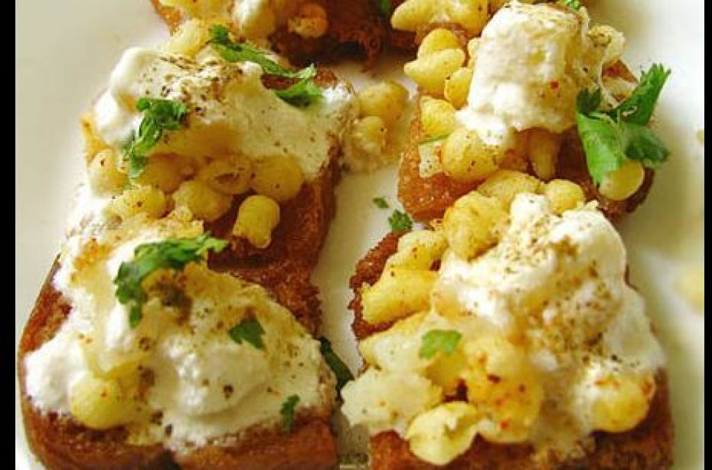 Make the family happy by making bread-potato chaat, it is very easy to make the family happy.
