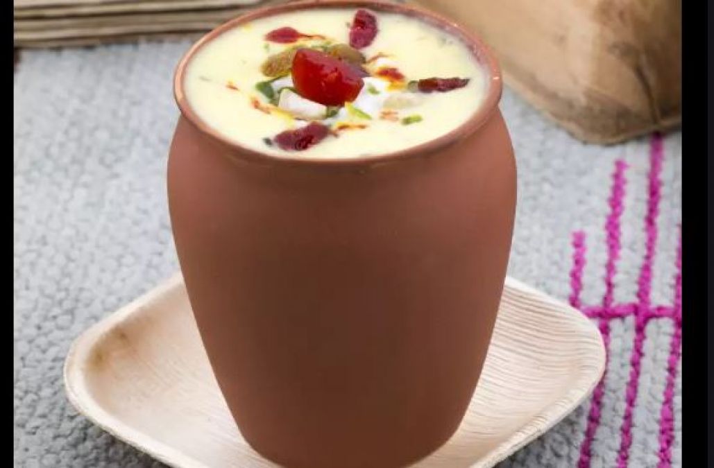 Make creamy lassi at home in summer, you will enjoy drinking it