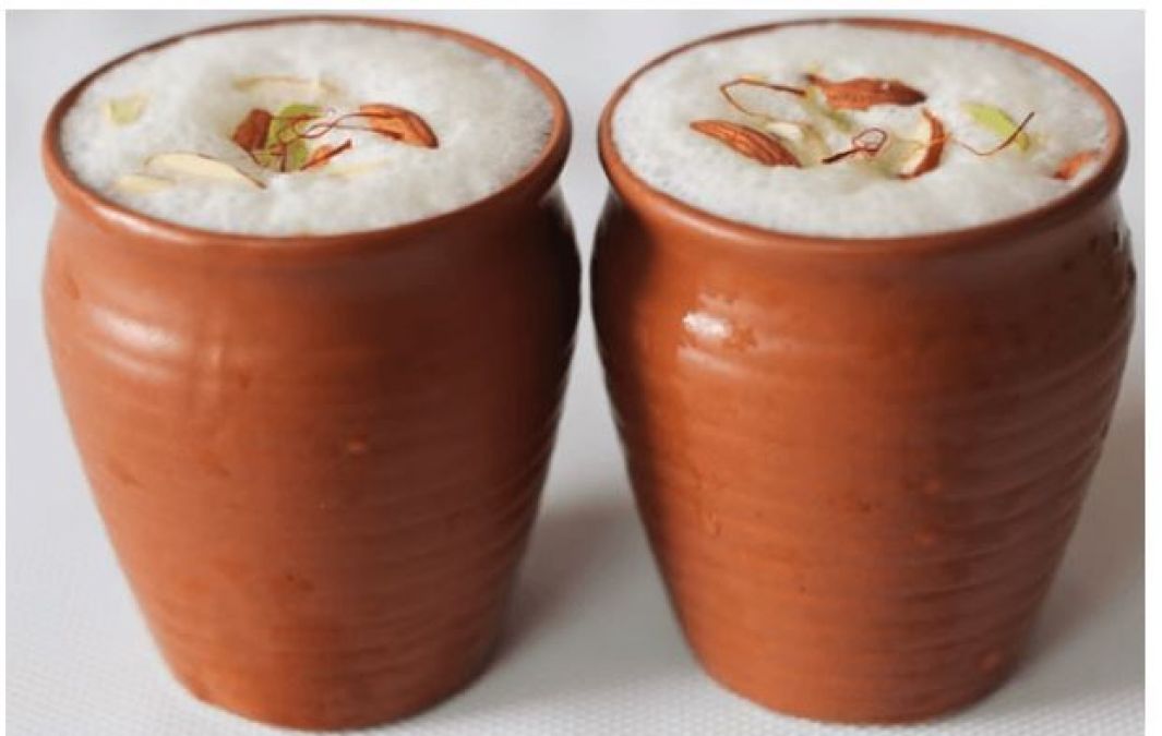 Make creamy lassi at home in summer, you will enjoy drinking it