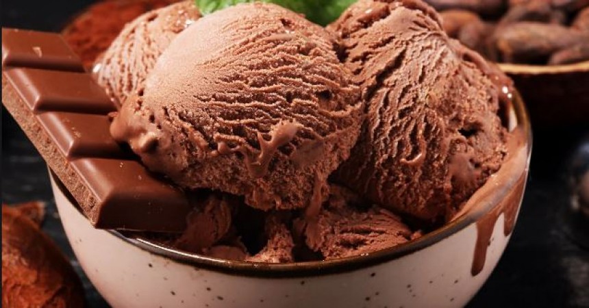 Make Special chocolate ice cream for family members in summer