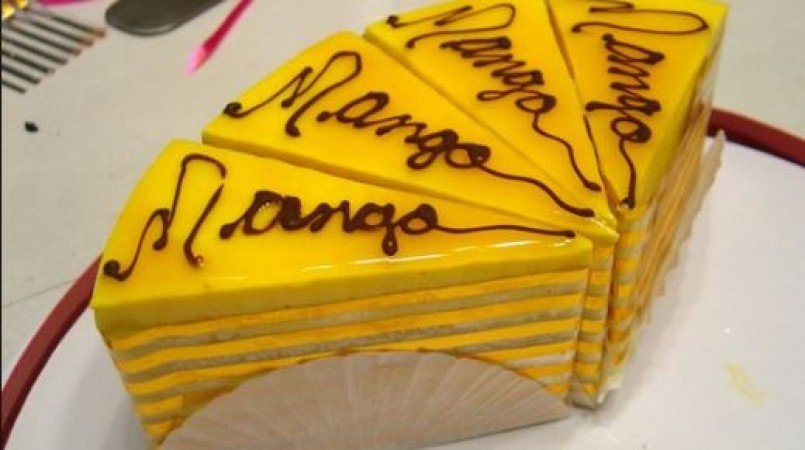 If the birthday comes in summer, then make eggless mango cake, the method is very easy
