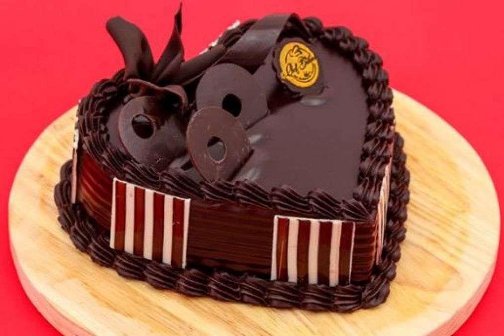 Make Chocolate Heart Cake for Mom before Mother's Day