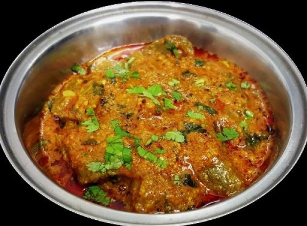 If you like spicy food, then make Gilki ki Sabzi with gravy