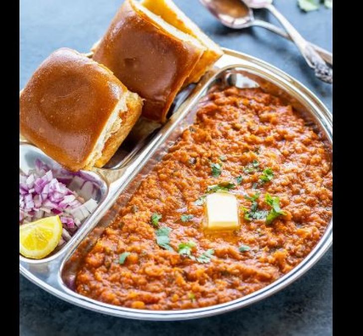 With this method you can easily make a market-like pav bhaji at home.