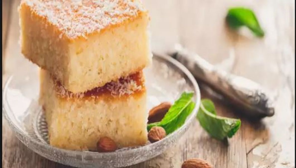 जन्मदिन के लिए बनाए सबसे स्पेशल अंडारहित सूजी और नारियल केक