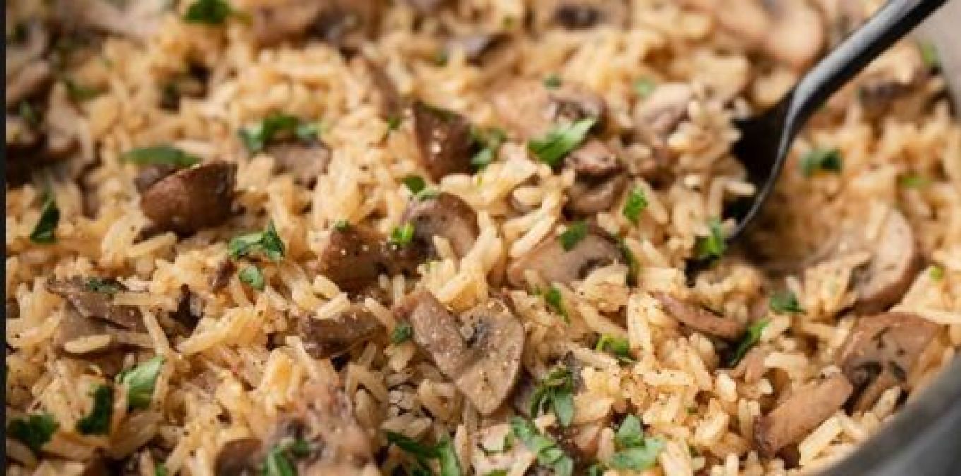 Make Mushroom Fry Rice instantly for the guests, will like it very much