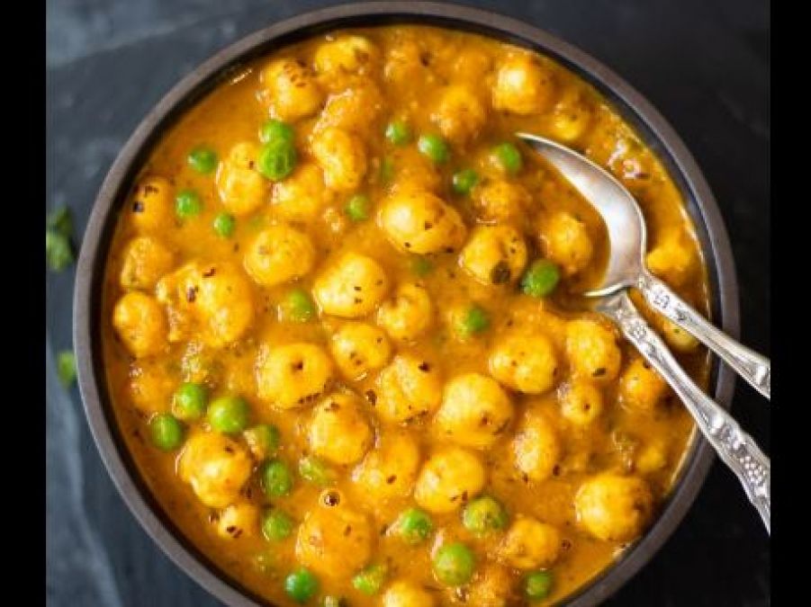 The easiest way to make Makhana Cashew Curry