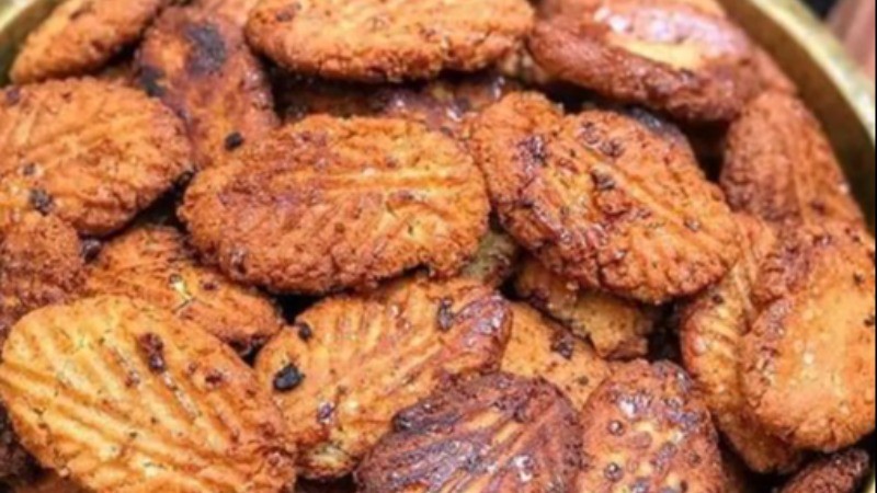 Make Delicious Thekua for Chhath Puja with This Recipe