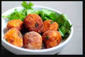 Hungry? Try this instantly made Aaloo paneer kofta recipe!