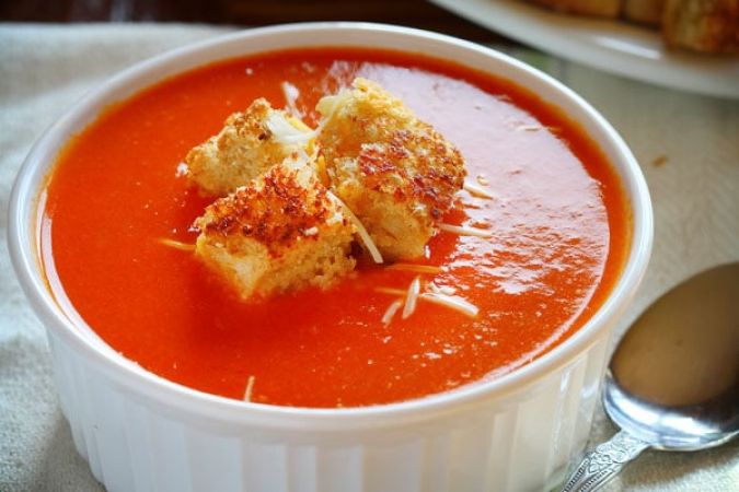 सर्दियों के मौसम में पिए गर्मागर्म टमाटर का सूप