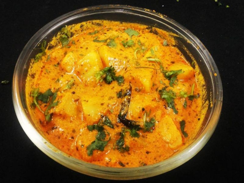 नवरात्रि में फलाहारी के लिए बनाये दही वाले आलू