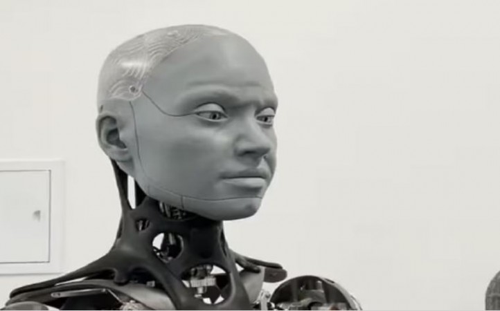 VIDEO! 'दुखी हूँ कि इंसानों जैसा सच्चा प्यार नहीं पा सकूंगी', रोबोट के मुँह से ये बातें सुन हैरान रह गए लोग