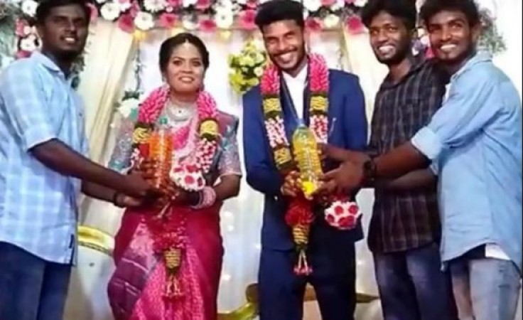Petrol in the wedding gift! bride and groom's senses flew away after seeing the gift of friends