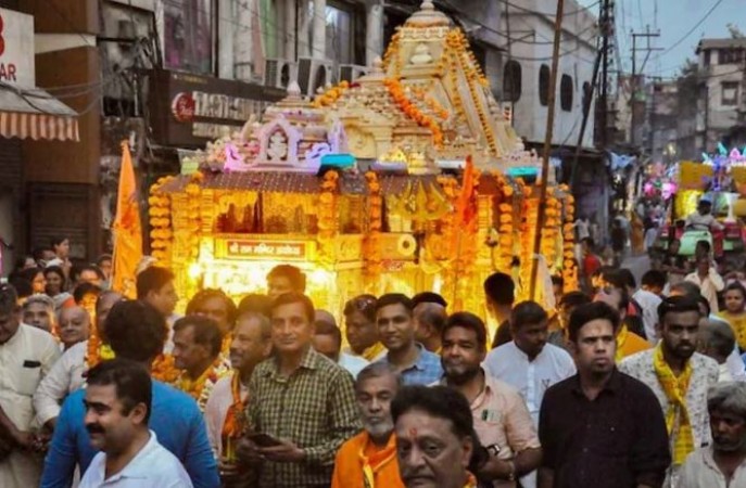 Muslim community showers flowers as they see processions on Ram Navami