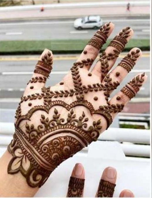 Try these simple and beautiful Mehendi designs