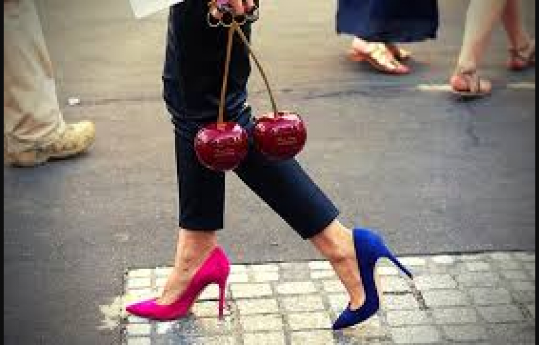 बॉलीवुड में जूतों के लिकर चल रहा ये नया फैशन , आप भी हो जाए अपडेट्स
