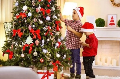 फैमली फोटोज से लेकर बच्चों की केंडिस तक से सजाए क्रिसमस ट्री