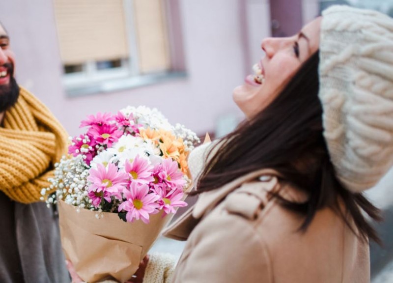 Give flowers to your partner based on your feelings