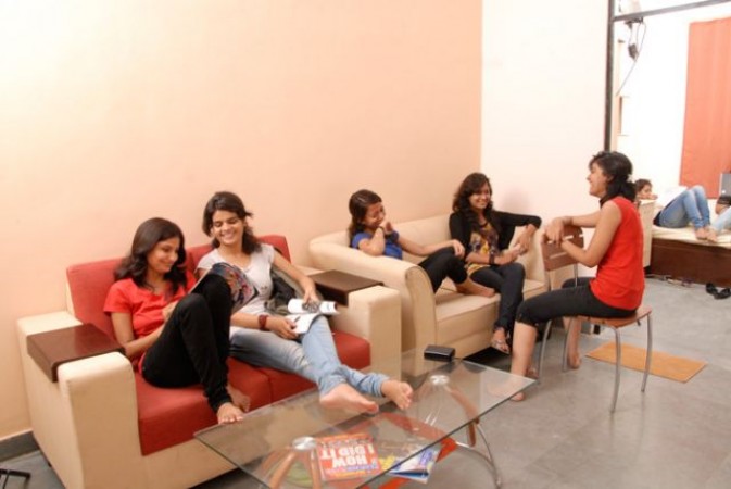 Adjust yourself in hostel life by following these tips